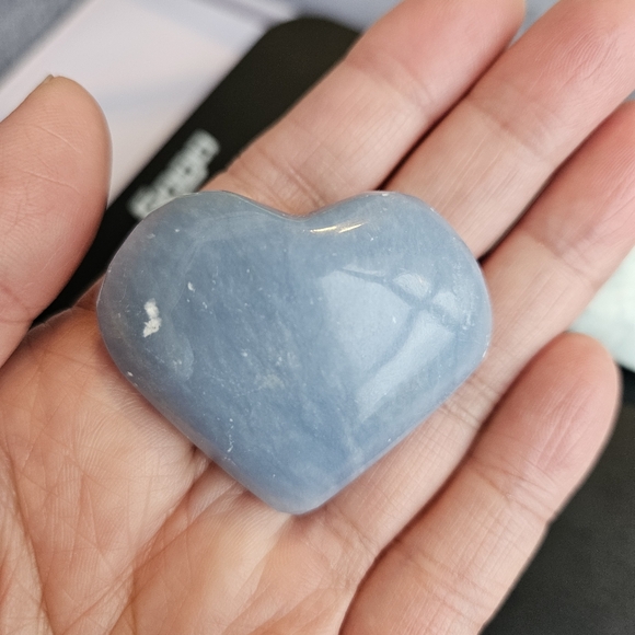 Caribbean Calcite blue Hearts crystals bundle - Picture 9 of 9